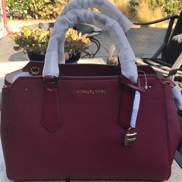 Michael Kors Handbags - Michael Kors Satchel ❤️🌹❤️🌹